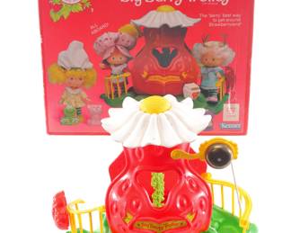 Strawberry Shortcake Berry Trolley