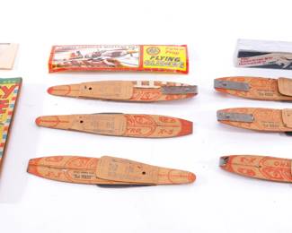 airplanes and gliders