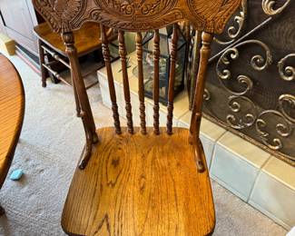 6 matching oak chairs