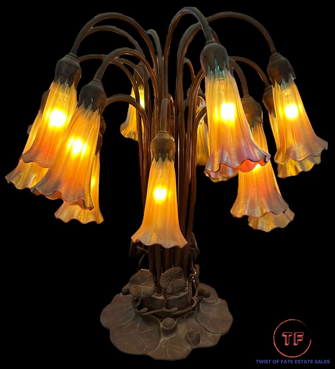 TIFFANY Style 18 Tulips Lamp with Bronze Lily Pad Base