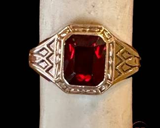 10K GOLD Ring with Garnet