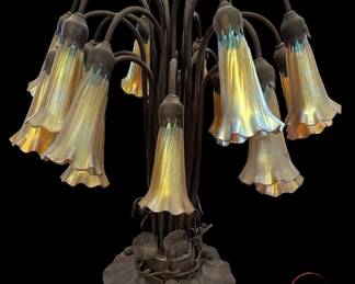 TIFFANY Style 18 Tulips Lamp with Bronze Lily Pad Base