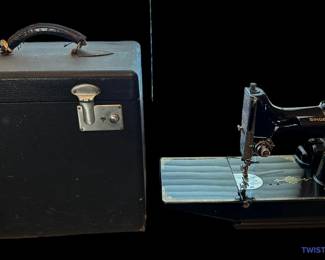 1937 Singer FEATHERWEIGHT Model 221