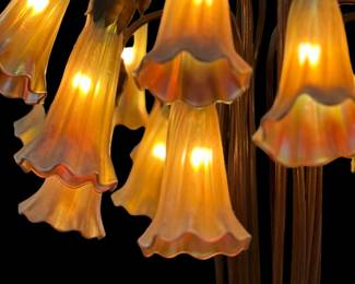 TIFFANY Style 18 Tulips Lamp with Bronze Lily Pad Base