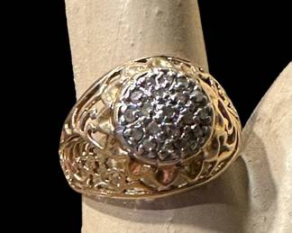 10K GOLD Cluster Diamond Ring