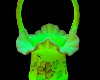 FENTON Limited Edition Burmese Glass Bridal Basket