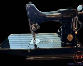 1937 Singer FEATHERWEIGHT Model 221