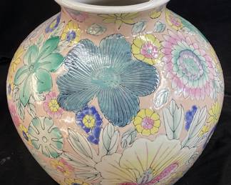 VTG. HAND PAINTED CHINESE VASE