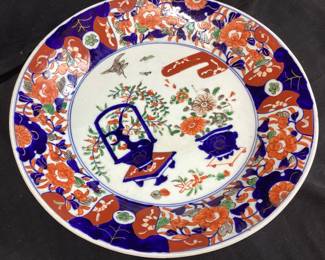 ANTIQUE IMARI PORCELAIN CHARGER, 11