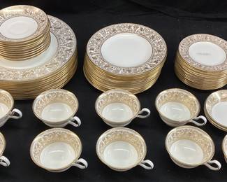 WEDGWOOD BONE CHINA GOLD FLORENTINE SET