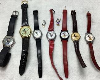  (7) DISNEY MICKEY MOUSE WATCHES & 2 CHARMS