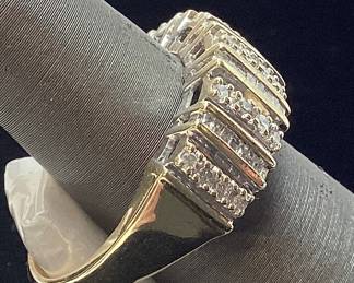 10KT GOLD DIAMOND RING 5.4g, SIZE 11