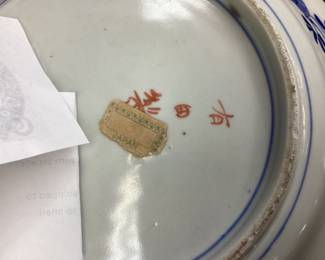 ANTIQUE IMARI PORCELAIN CHARGER, 11