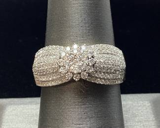 14KT GOLD DIAMOND RING, 5.1g, SIZE 8.5