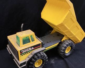VTG. METAL TONKA MIGHTY DIESEL DUMP TRUCK