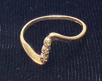 10KT GOLD RING, SIZE 6.5, 1g