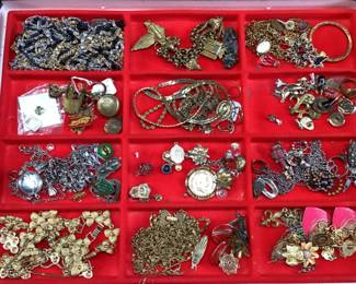 VTG. ASSORTED COSTUME JEWELRY