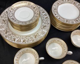 WEDGWOOD BONE CHINA GOLD FLORENTINE SET