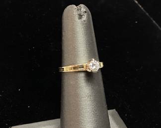 14KT GOLD SOLITAIRE ROUND DIAMOND RING, 1.8g, SIZE 5,