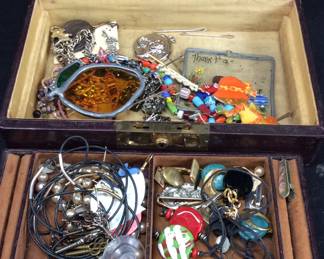  VINTAGE COSTUME JEWELRY