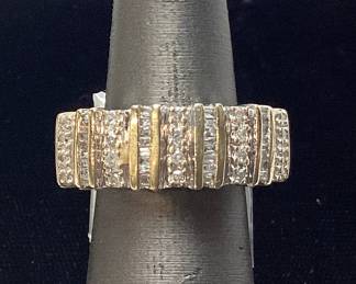 10KT GOLD DIAMOND RING 5.4g, SIZE 11