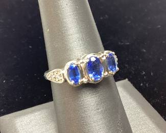 14KT GOLD & BLUE SAPPHIRE RING, 4.1g, SIZE 8.5