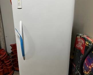 FRIGIDAIRE FREEZER