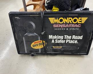 MONROE STRUTS SIGN