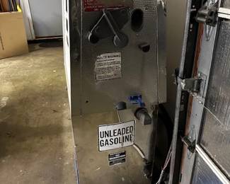 BENNETT GAS PUMP SIDE II