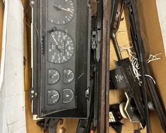 DODGE DAKOTA INSTRUMENT CLUSTER AND MISC. PARTS