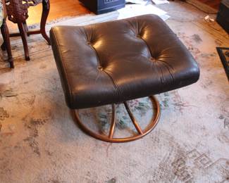 Ekornes Stressless ottoman with copper base