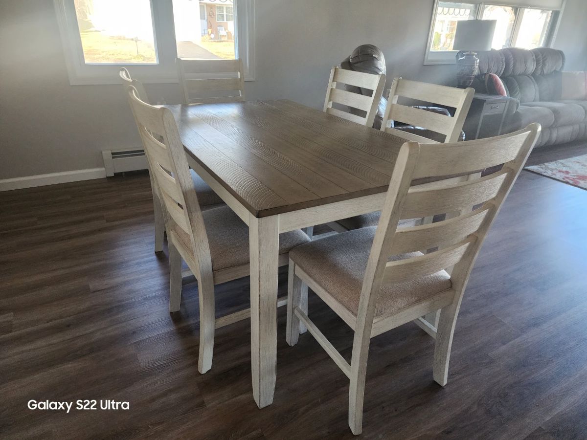 Toms River ONLINE Estate Sale Like New Furniture!... starts on 11/28/2023