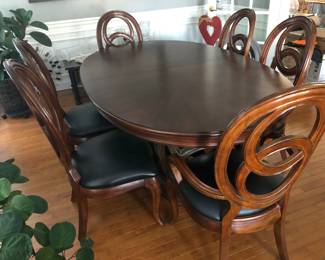 Dining Table w/ 2 Leaves and 6 Chairs