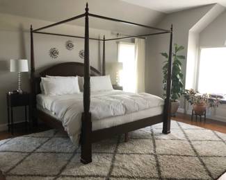 King 4 Poster Bed w/ Tempur-Pedic Mattress and Boxspring, Carpet