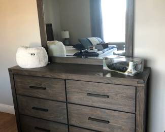 Dresser w/ Mirror