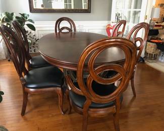 Dining Table w/ 2 Leaves and 6 Chairs