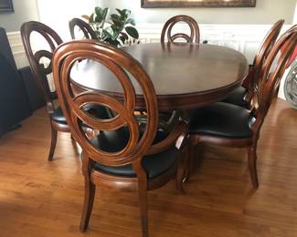 Dining Table w/ 2 Leaves and 6 Chairs