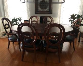 Dining Table w/ 2 Leaves and 6 Chairs