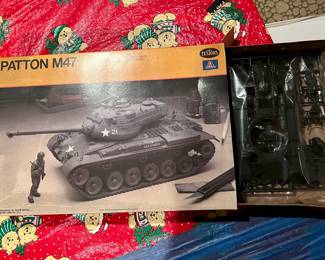 VINTAGE ARMY & CAR MODELS UNOPENED