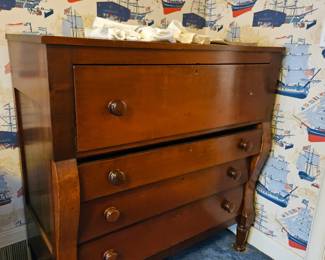 Empire dresser