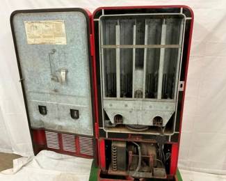 CLEAN INSIDE VIEW DRINK BOX