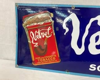 CLOSE UP VIEW W/VELVET POUCH