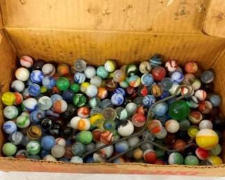 COLLECTION EARLY MARBLES