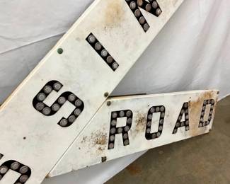 6FT. RR CROSSING SIGN W/ CAT EYES