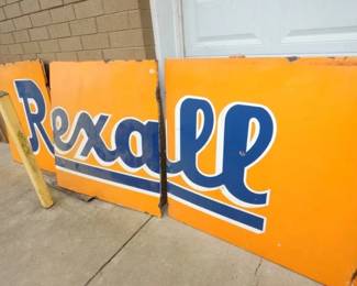 CLOSEUP VIEW RIGHT SIDE