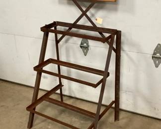 DOUGLAS BATTERY DISPLAY RACK 