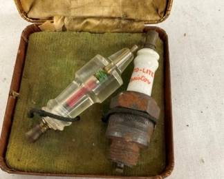 EARLY AUTOLITE SPARKPLUG DISPLAY