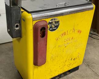 SIDE VIEW W/COIN BOX & CAP CATCHER 