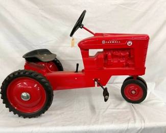 OTHERSIDE FARMALL SUPER M PEDAL TRACTOR
