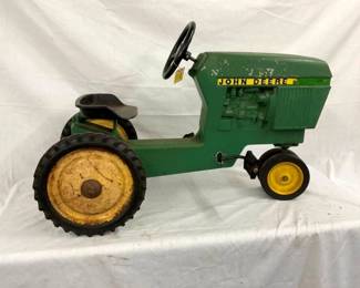 ERTL John Deere MODEL 520 PEDAL TRACTOR
